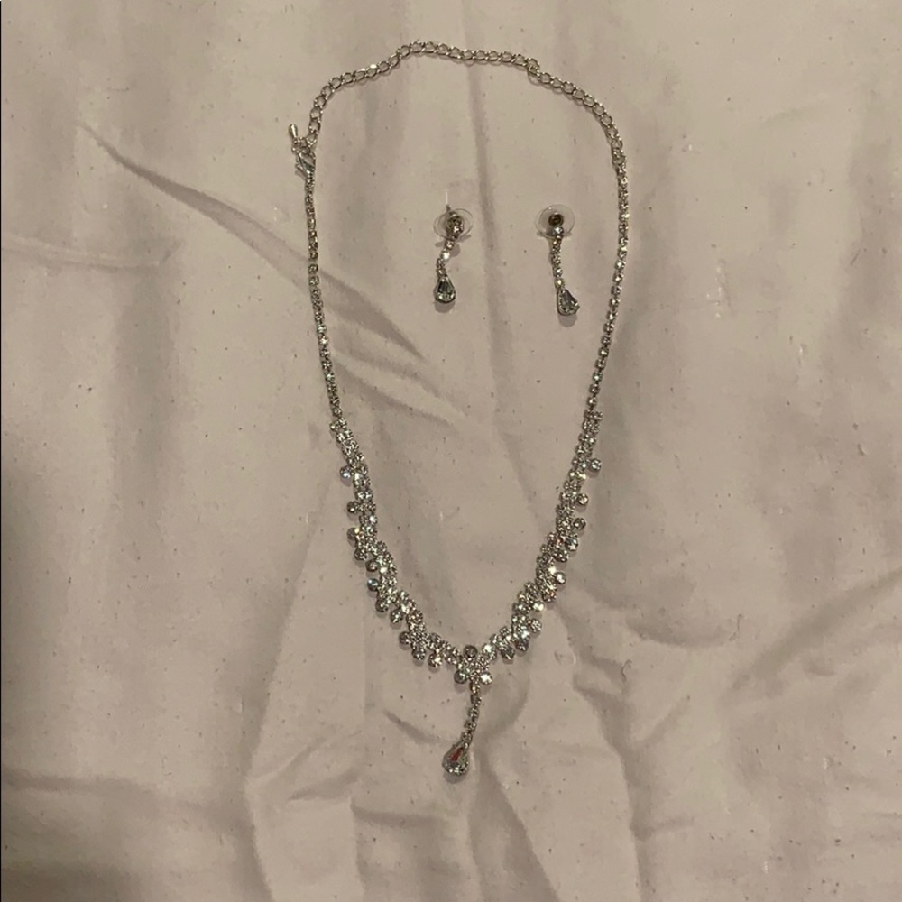 Earring and necklace set